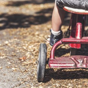 Améliorez la motricité de votre enfant avec un tricycle pour bébé