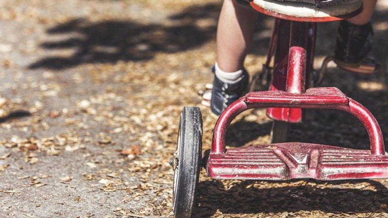 Améliorez la motricité de votre enfant avec un tricycle pour bébé